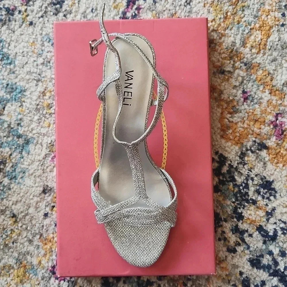 NWT In Box Vanelli silver "Maxine" kitten heels Size 9.5 - Picture 7 of 7